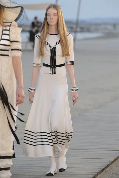 Look 3